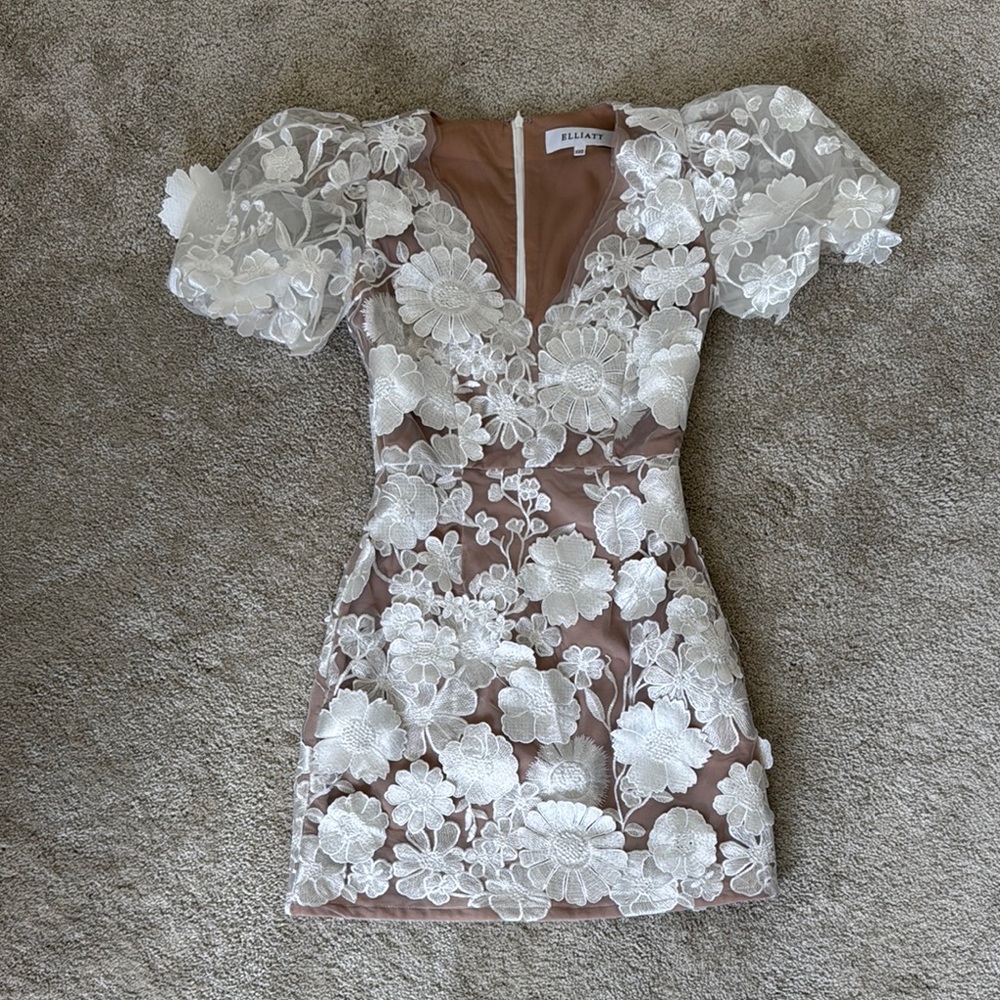 Elliatt Women's Floral Lace Dress - White and Tan